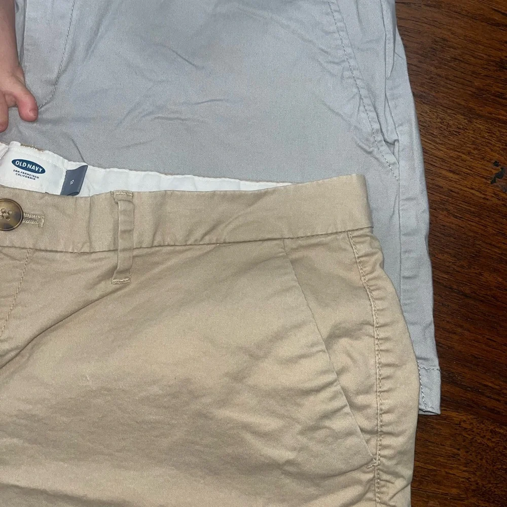 Women's bundle of size 12 shorts old navy and New York and company - Picture 4 of 6